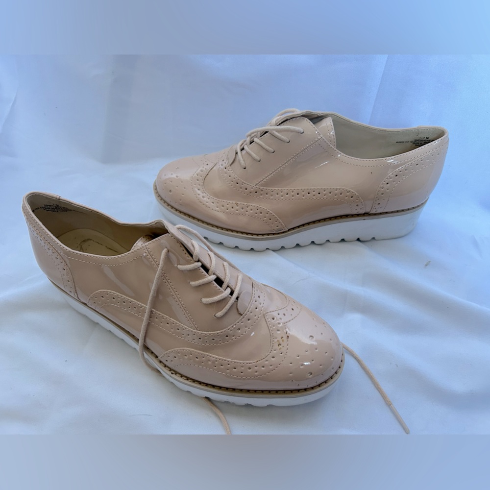 Nine West patent nude/pink loafers. Patent look. Slight wedged sole. . Sz 7